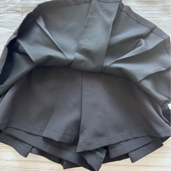 NWOT Black Pleated Mini Skirt - Picture 6 of 7